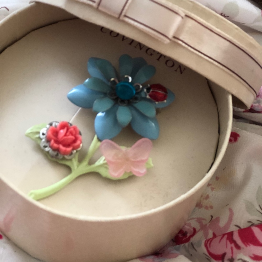 Blue brooch flower 🌸 pink butterfly 🦋 ladybug 🐞 - Picture 6 of 10